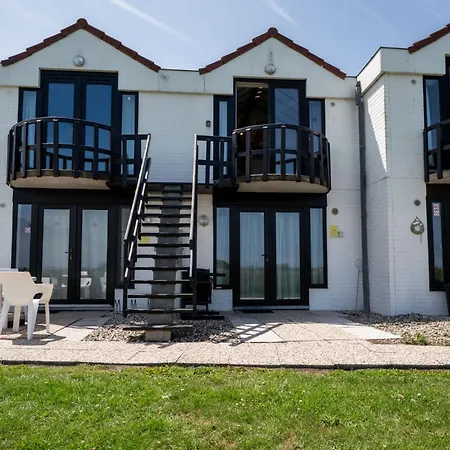 Julie With Parking And Shared Pool By Interhome * 데한